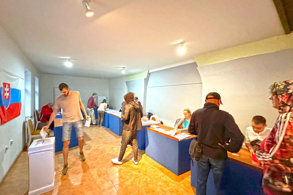 Na snímke volebná miestnosť na radničnom nádvorí v Trnave. | Foto: dv, red.