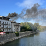 Hotel Pavla vedľa kolonádoveho mosta horí. | Foto: Pavol Jurák, Trnavské rádio