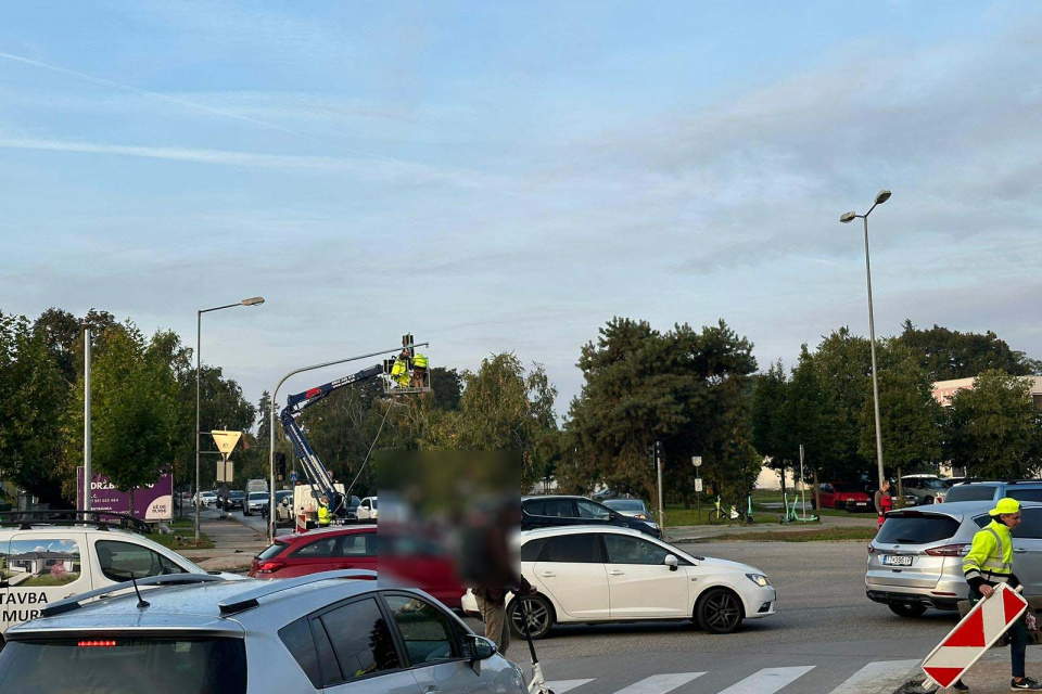 Nehoda na križovatke. | Foto: Kamila Pánisová, Trnavské rádio