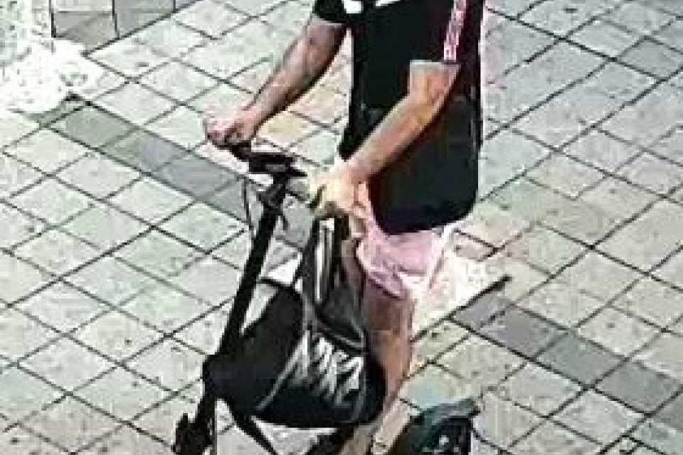 Policajtov zaujíma tento muž | Zdroj: KRPZTT