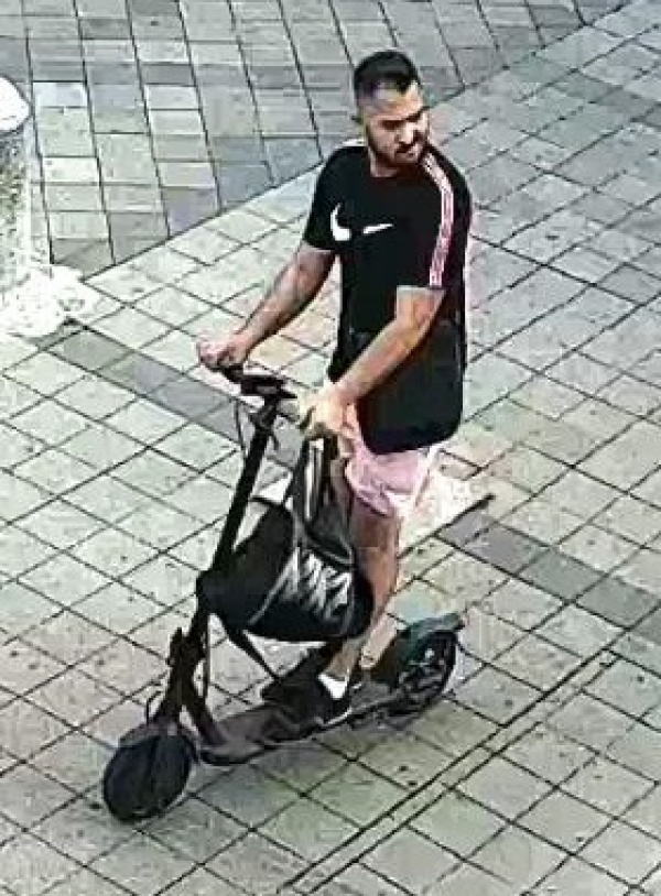 Policajtov zaujíma tento muž | Zdroj: KRPZTT