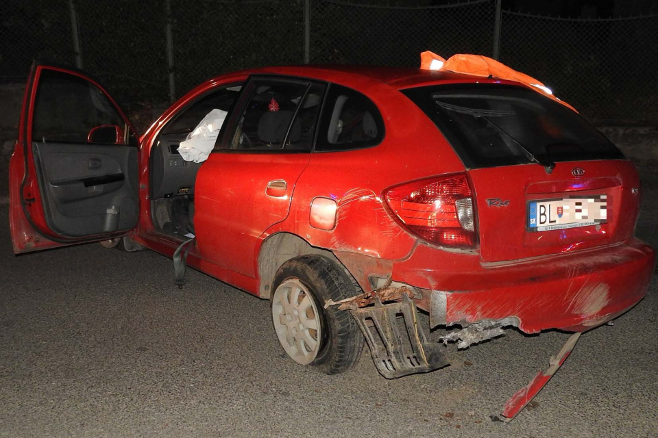 Vodič v Trakoviciach pri Trnave dal svojmu vozidlu zabrať. | Foto: KR PZ TT