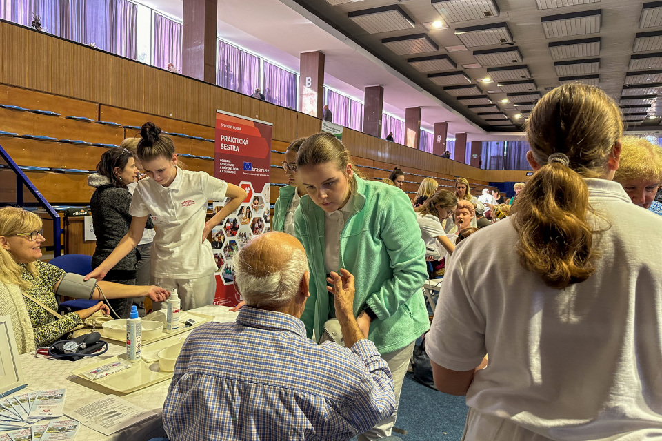 Dni seniorov v Trnave. Seniorov zaujímal zdravotný stav. (18. 10. 2023) | Foto: dv, red.