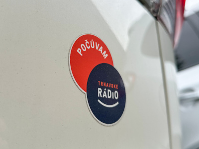 Samolepka Počúvam Trnavské rádio. Aj takto môžete hrdo ukázať, že počúvate Trnavské rádio. | Foto: red.