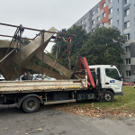 Socha pricestovala na nákladnom aute v plnej sile | Zdroj: Zaži v Trnave
