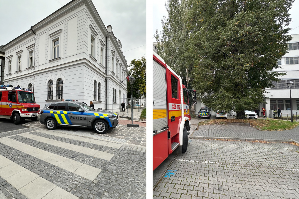 Hasiči a polícia pred Okresným a Krajským súdom v Trnave. | Foto: Pavol Holý, Trnavské rádio