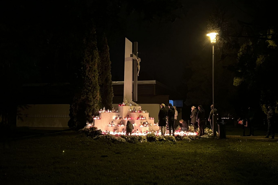 Atmosféra Dušičiek na cintoríne na Kamennej ceste v Trnave | Zdroj: Pavol Holý