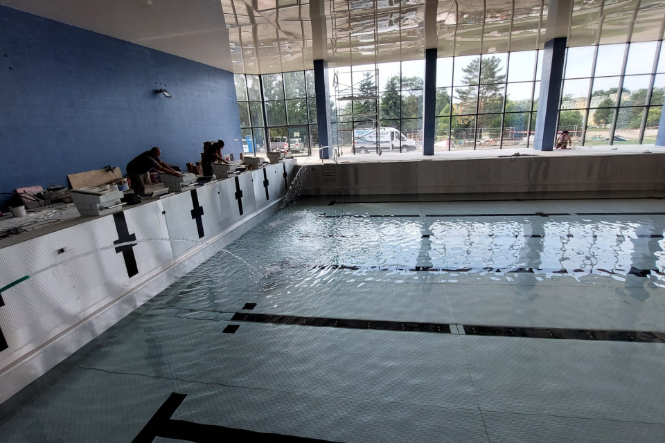 Napúšťanie bazéna | Zdroj: Fond na podporu športu
