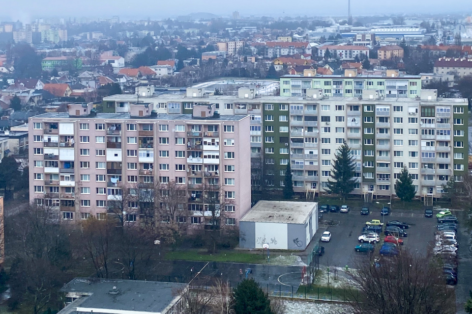 Pohľad na sídlisko Linčianska v Trnave. Tu začne platiť rezidentská zóna R12. | Foto: red.