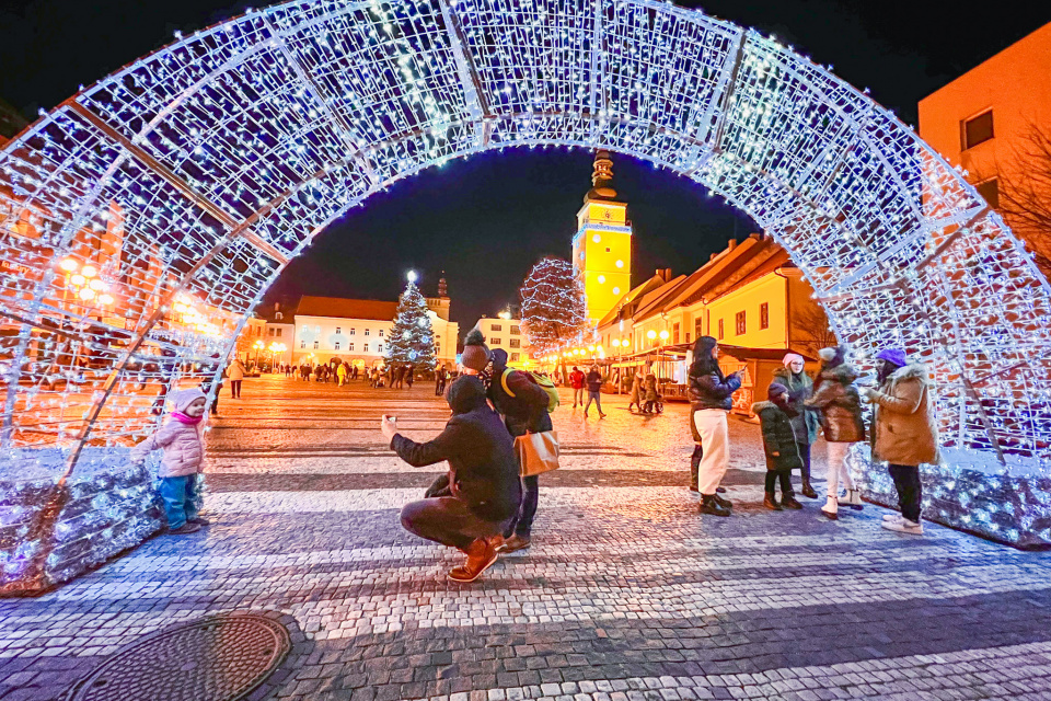 Vianočná nálada na Trojičnom námestí. | Foto: Pavol Holý, Trnavské rádio