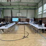 Rokovanie prebieha v telocvični | Zdroj: Pavol Jurák, Trnavské rádio