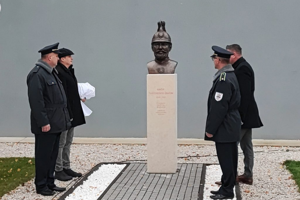 Busta je dielom sochára Zsolta Árona Majorosa | Zdroj: Mesto Šamorín