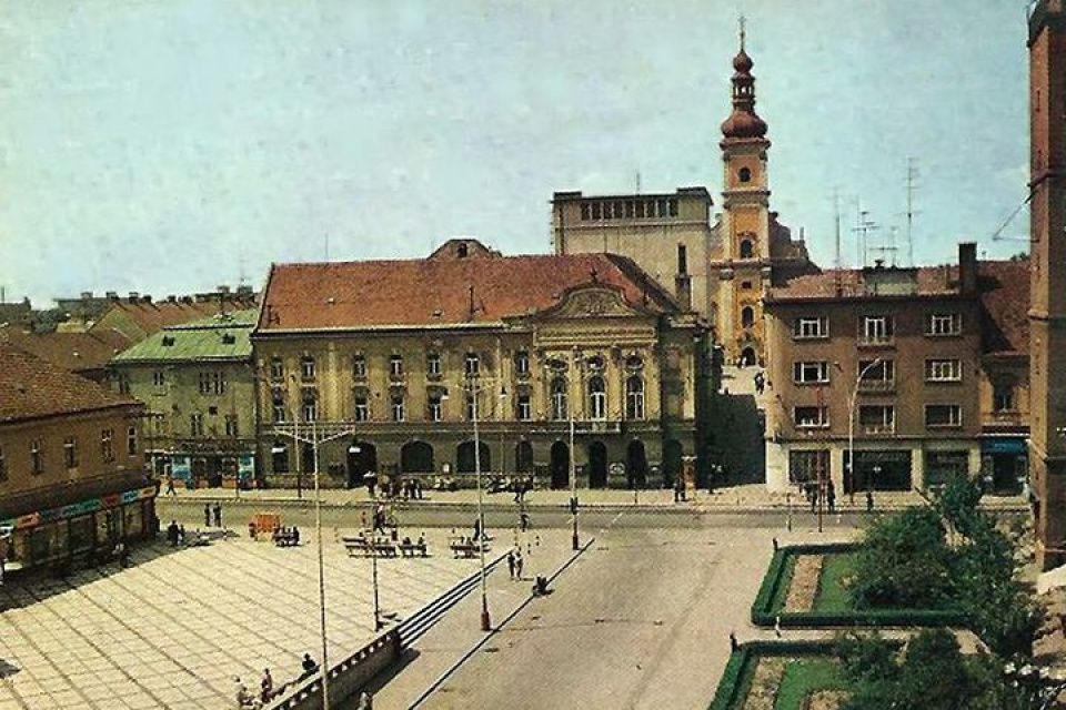 Trojičné námestie 60. roky | Zdroj: FB Fotky stará Trnava 