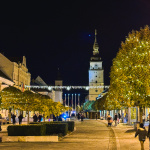 Chystajú výzdobu. Centrum Trnavy orioravujú na piatkový štart adventných trhov. | Foto: dv, red.
