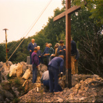 Osadenie kríža v roku 1991 | Zdroj: Jozef Blažo / Vi...