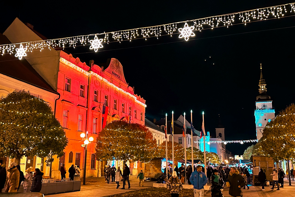 Trnavská radnica nasvietená na oranžovo. | Foto: dv, red.