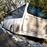 Prevrátený autobus na Havrane | Zdroj: Dopravný servis - Piešťany a okolie