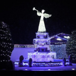 Vysvietený vianočný dom | Zdroj: Seredské novinky