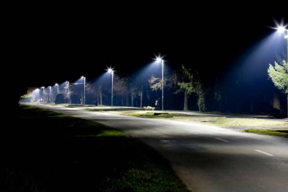 Osvetlenie bude čoskoro hotové | Zdroj: Obec Zavar