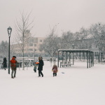 Trnavčania si užívajú sneh v Ružovom parku. | Foto: dv, red.