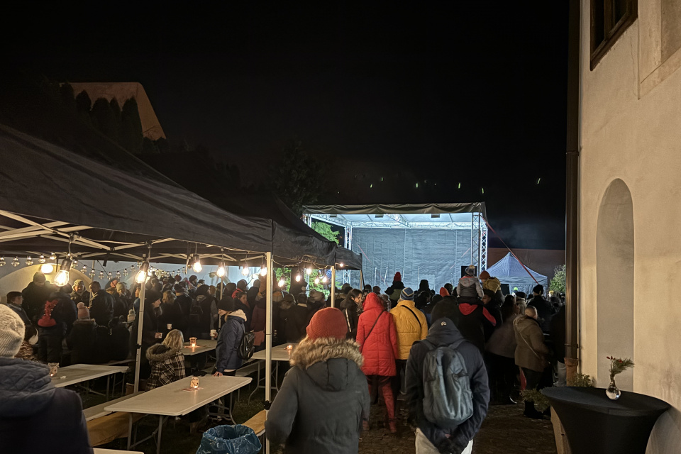 O chvíľu sa začne ohňová šou | Foto: Zuzana Benková, Trnavské rádio
