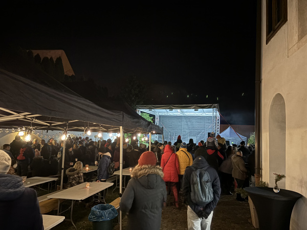 O chvíľu sa začne ohňová šou | Foto: Zuzana Benková, Trnavské rádio