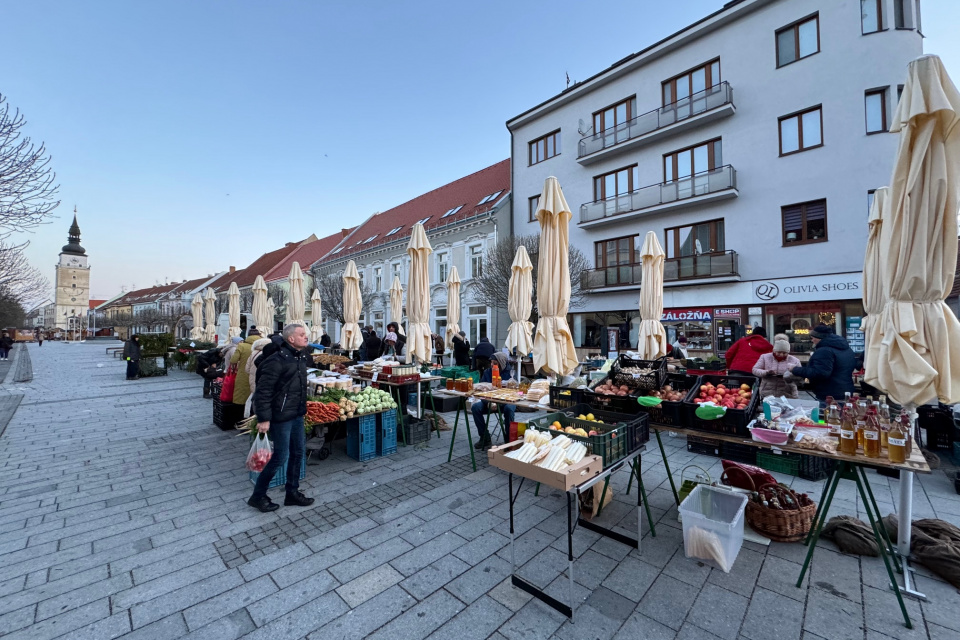 Mestský trh čaká na zákazníkov | Zdroj: Pavol Holý, Trnavské rádio