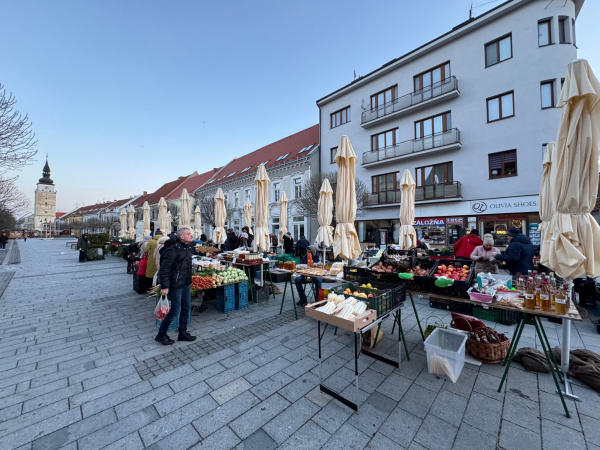 Mestský trh čaká na zákazníkov | Zdroj: Pavol Holý, Trnavské rádio