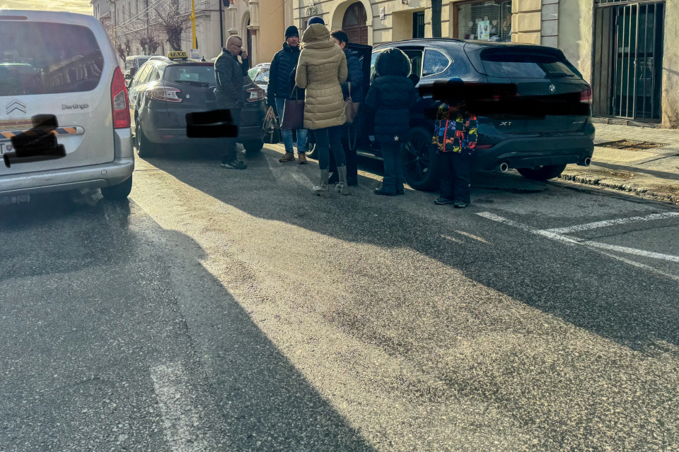 Čerstvá nehoda na Štefánikovej ulici v Trnave. | Zdroj: Dopravný servis Trnavského rádia