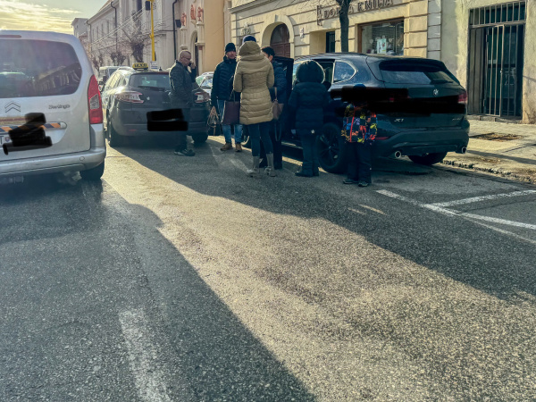 Čerstvá nehoda na Štefánikovej ulici v Trnave. | Zdroj: Dopravný servis Trnavského rádia