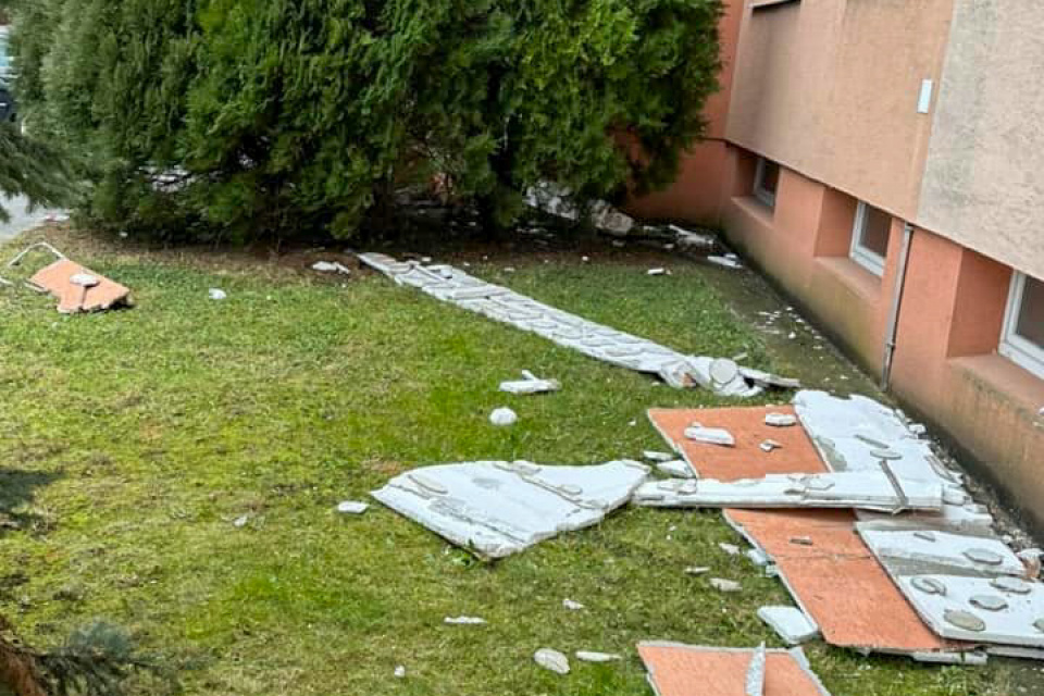 Poškodená fasáda. | Zdroj: Lukáš Košťál