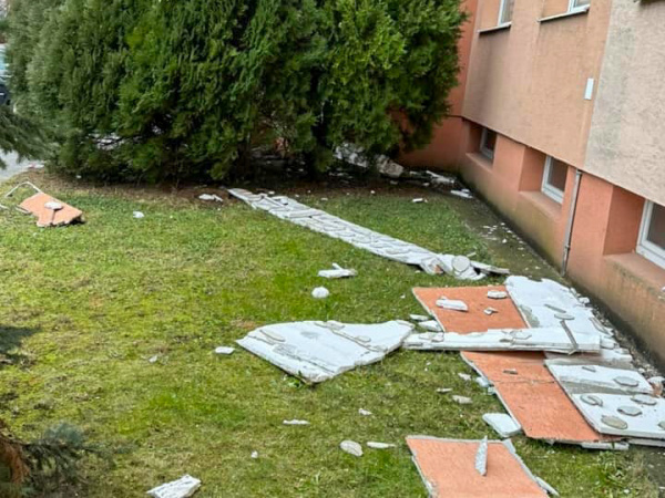 Poškodená fasáda. | Zdroj: Lukáš Košťál