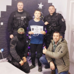 Samko s policajtmi | Zdroj: KRPZTT 