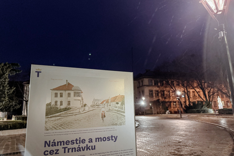 Infotabule na námestí. | Foto: Pavol Holý, Trnavské rádio