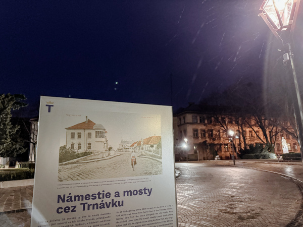 Infotabule na námestí. | Foto: Pavol Holý, Trnavské rádio