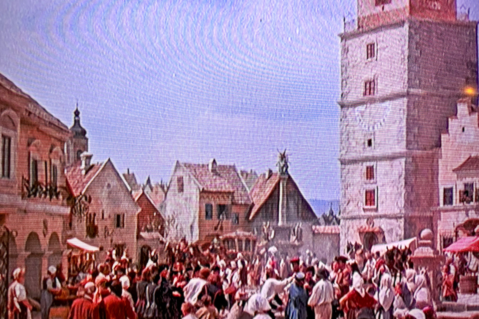 Filmárske Trojičné námestie v Trnave v 18. storočí. | Reprofoto z filmu Posledná bosorka