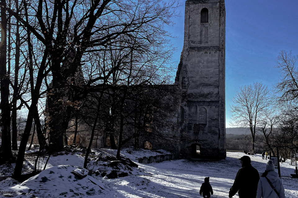 Zrúcaniny Kostola a kláštora sv. Kataríny Alexandrijskej pri Dechticiach. | Foto: Pavol Holý, Trnavské rádio