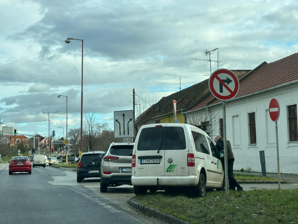 Nehoda na Rybníkovej v Trnave | Zdroj: Zuzana Benková, Trnavské rádio