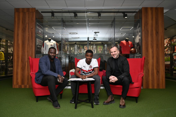 Burke podpísal zmluvu | Foto: FC Spartak Trnava
