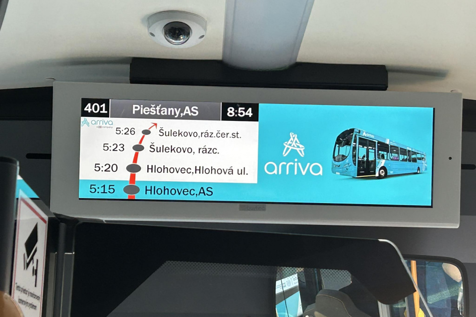 V autobusoch nájdeme tabule uľahčujúce orientáciu v čase a priestore | Zdroj: Karin Talajková, Trnavské rádio