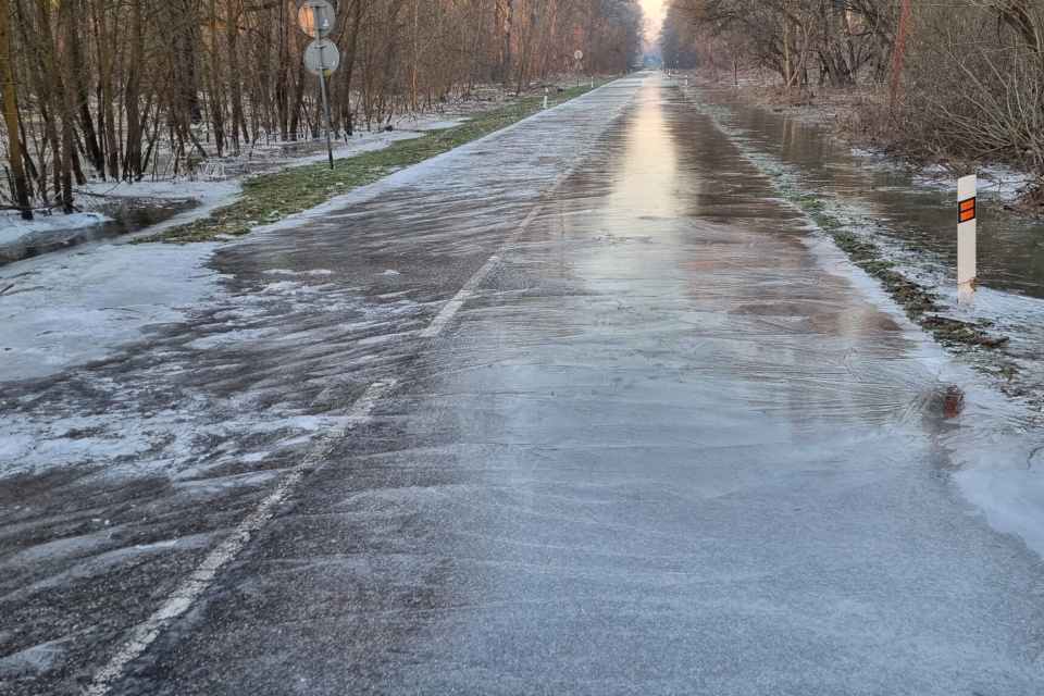 Hraničný priechod pokryl ľad | Zdroj: moravskysvaryjan.sk