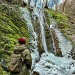 Návšteva Trnavského rádia pri vodopáde, ktorý teraz skrášľuje ľadová výzdoba. | Foto: dv, Trnavské rádio