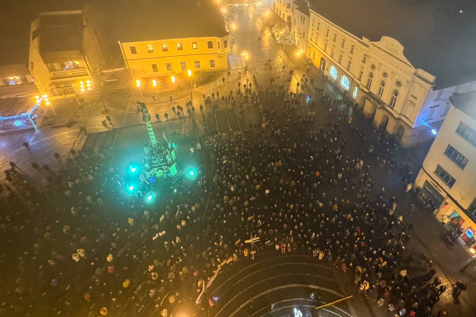 Protest z výšky, stav okolo 18.20 hod. | Zdroj: Pavol Holý, Trnavské rádio