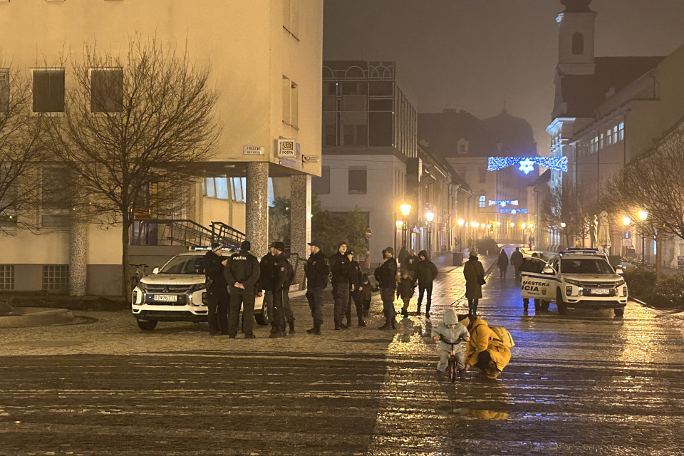 Na protest dohliadala polícia | Zdroj: Karin Talajková, Trnavské rádio