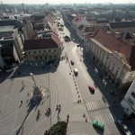 Pohľad na Trojičné námestie a Hlavnú ulicu. | Foto: Štefan Puškáš, TASR, licencia: Trnavské rádio