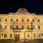 Radnica v Trnave svieti nažlto. | Foto: red.