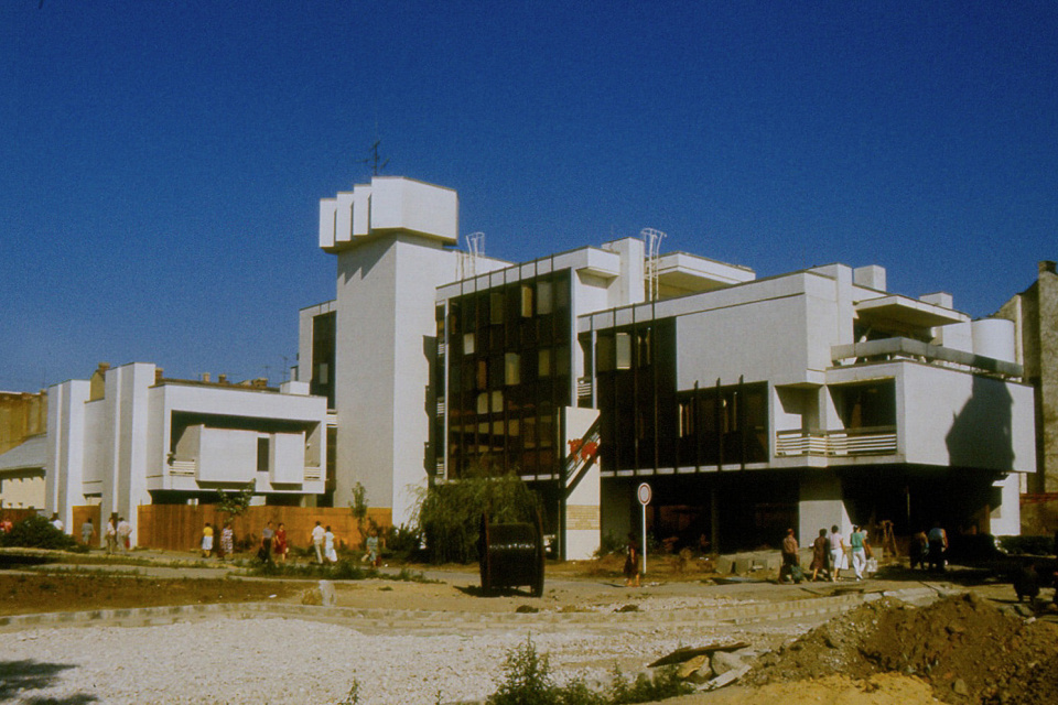 Budova Generálneho riaditeľstva Tatraskla v Trnave v roku 1985 | Zdroj:  archív fotografií a negatívov ZsM