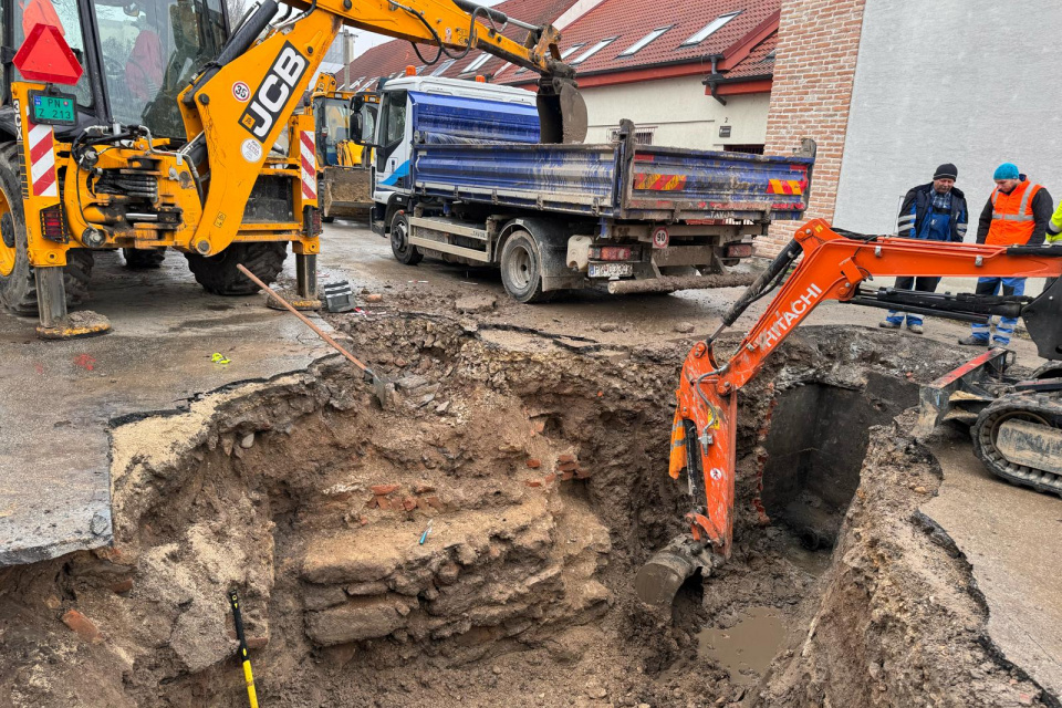 Nález brány v teréne | Zdroj: Katedra klasickej archeológie FF TU