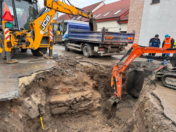 Nález brány v teréne | Zdroj: Katedra klasickej archeológie FF TU
