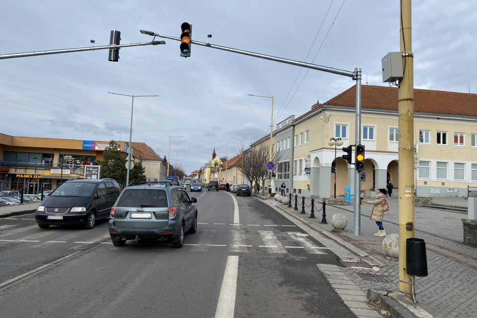 Priechod ovláda semafor | Zdroj: Mesto Holíč